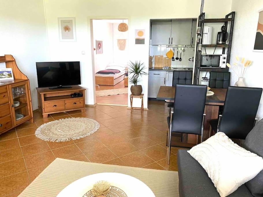 Ferienwohnung Nr. 1 Terrasse Bodden Kanu Bootssteg Zudar エクステリア 写真